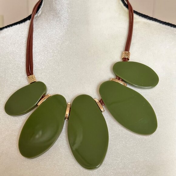Boho Chic Statement Necklace Green Natural Wood Resin Bead Accent Tropical - Picture 2 of 9